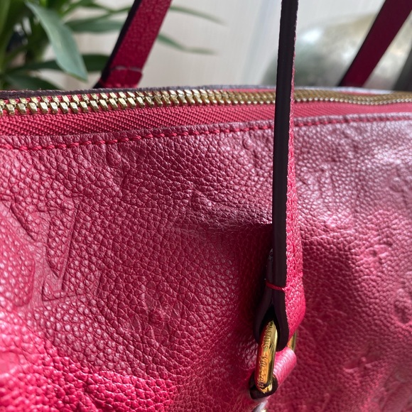 Louis Vuitton Lumineuse PM - Picture 12 of 16